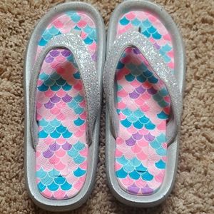 Girls sparkle flip flops
